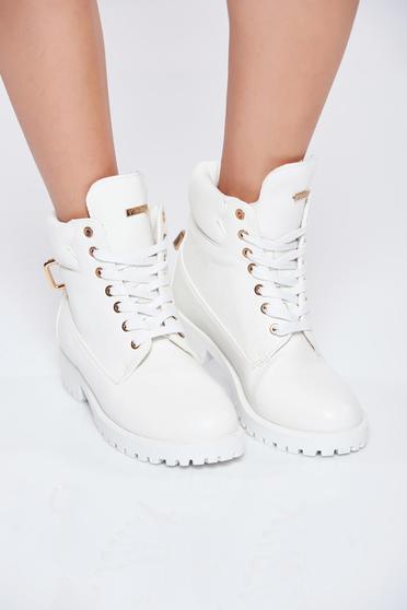 poze cu Ghete albe casual din piele ecologica cu siret si accesorii metalice