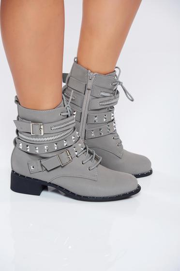 poze cu Ghete gri casual cu tinte metalice din piele ecologica
