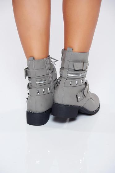 poze cu Ghete gri casual cu tinte metalice din piele ecologica