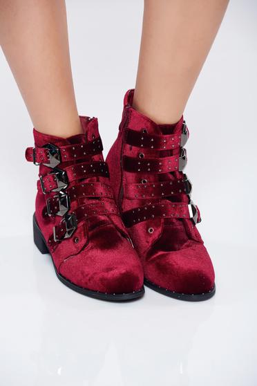 poze cu Ghete rosii casual din catifea accesorizate cu catarame