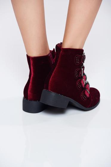 poze cu Ghete rosii casual din catifea accesorizate cu catarame