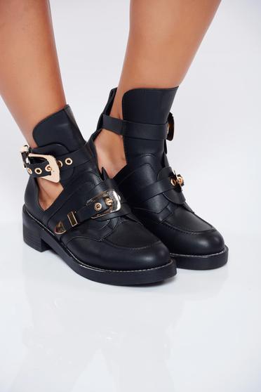Ghete negre casual din piele ecologica accesorizate cu catarame