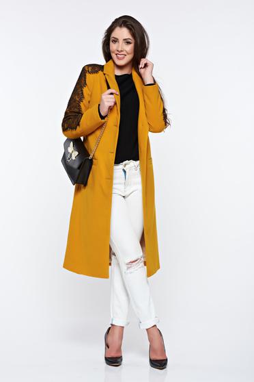 Palton LaDonna mustariu cu aplicatii de dantela elegant drept captusit pe interior