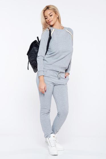 Set StarShinerS gri casual sport din bumbac accesorizat cu lant metalic
