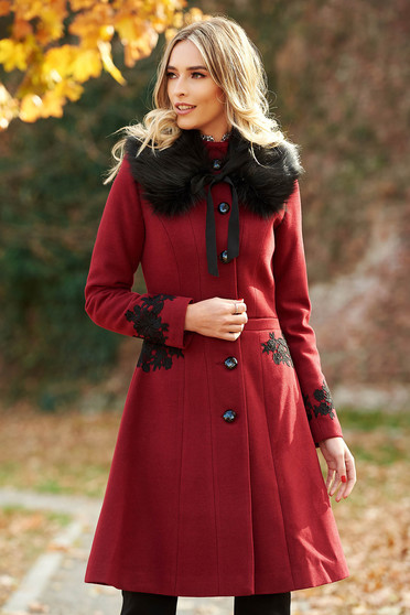 Palton LaDonna visiniu Best Impulse elegant din lana cu insertii de broderie captusit pe interior cu buzunare