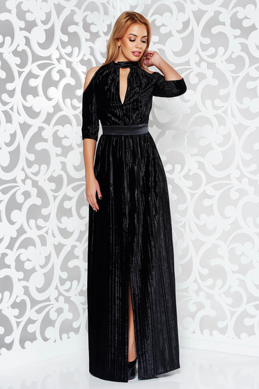 Rochie Artista neagra de ocazie petrecuta din catifea plisata cu maneci decupate si decolteu adanc
