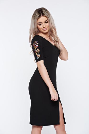 poze cu Rochie StarShinerS Fall in Love neagra eleganta brodata tip creion