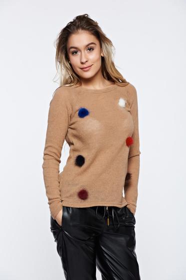 Pulover PrettyGirl crem casual tricotat cu insertii cu blana ecologica