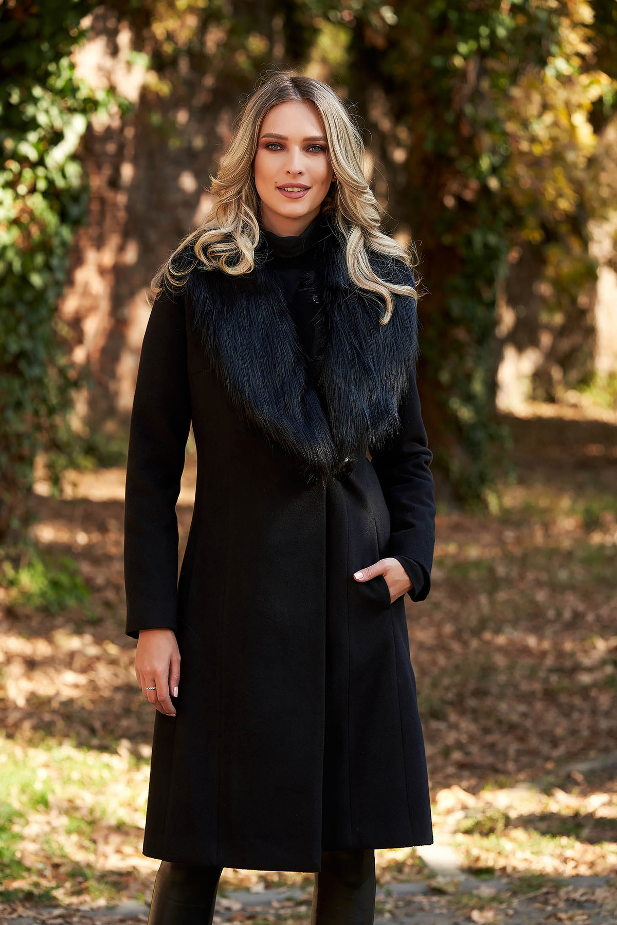 Palton LaDonna negru elegant cu guler din blana captusit pe interior