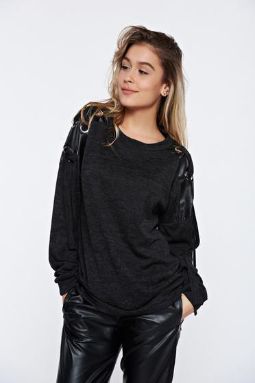 Pulover PrettyGirl gri-inchis casual tricotat cu aplicatii din piele ecologica