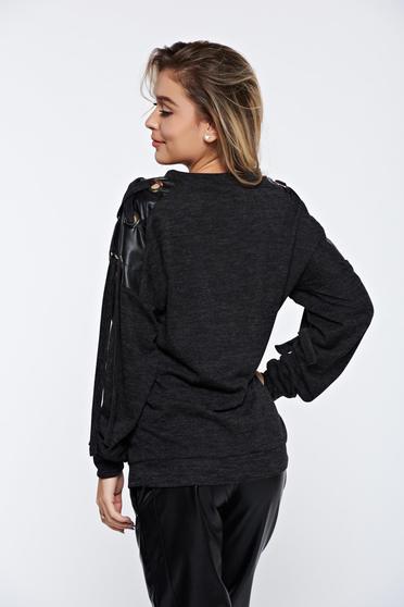 poze cu Pulover PrettyGirl gri-inchis casual tricotat cu aplicatii din piele ecologica