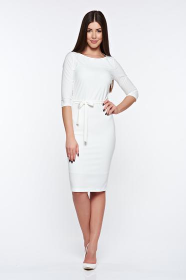 poze cu Rochie PrettyGirl alba eleganta tip creion din material elastic accesorizata cu cordon