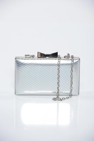 Geanta dama argintie de ocazie cu accesoriu metalic cu aspect metalic
