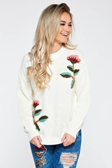 Pulover alb casual cu croi larg din material tricotat cu broderie