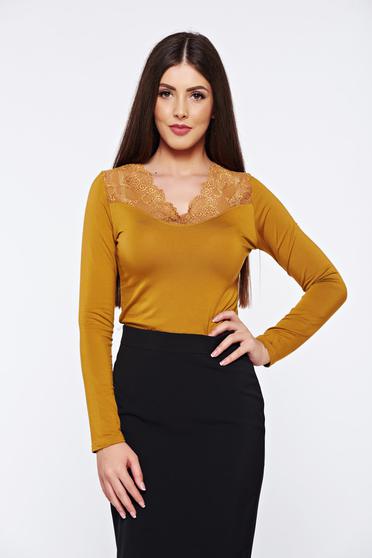 Bluza dama mustarie eleganta mulata cu aplicatii de dantela