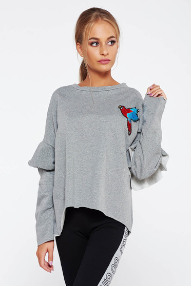 Pulover gri casual brodat cu croi larg cu volanase la maneca