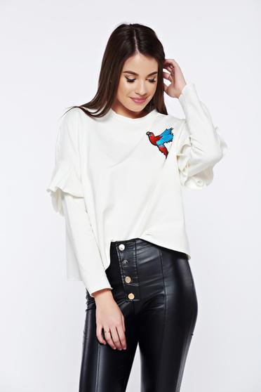 Pulover alb casual brodat cu croi larg cu volanase la maneca