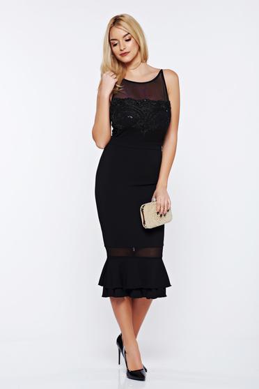 Rochie Fofy neagra de ocazie cu volanase la baza rochiei cu aplicatii cu margele
