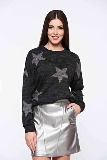 Pulover PrettyGirl gri-inchis cu print casual tricotat cu croi larg