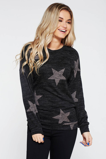 Pulover PrettyGirl gri-inchis cu print casual tricotat cu croi larg