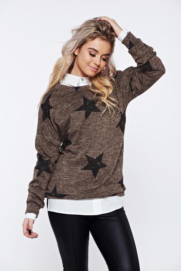 Pulover PrettyGirl maro cu print casual tricotat cu croi larg