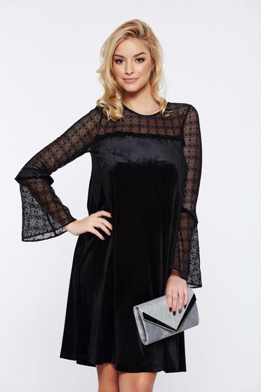 Rochie LaDonna neagra de ocazie din catifea cu croi larg cu maneci din dantela