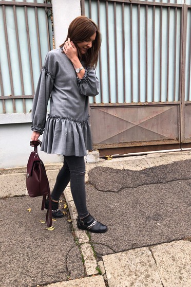 Rochie Ana Radu gri de zi din stofa cu croi larg cu maneci lungi