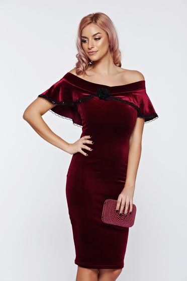 Rochie Fofy visinie de ocazie cu umeri goi din catifea