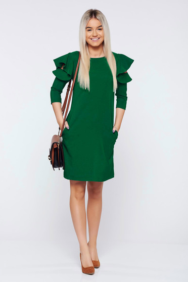 Rochie LaDonna verde-deschis cu croi larg cu volanase la maneca