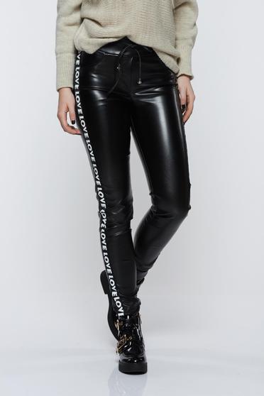 Pantaloni Ocassion negri casual cu talie medie din piele ecologica