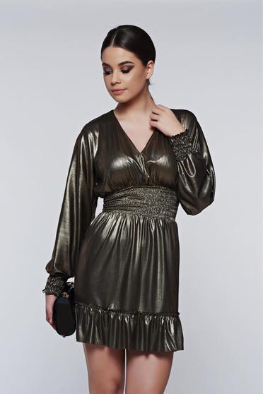 poze cu Rochie PrettyGirl aurie de ocazie cu decolteu in v cu aspect metalic