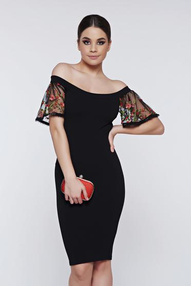 Rochie Fofy neagra de ocazie cu umeri goi cu maneci clopot brodate