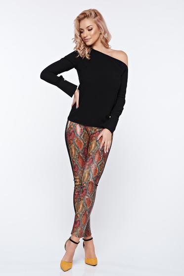 poze cu Pantaloni PrettyGirl maro cu talie medie cu un croi mulat