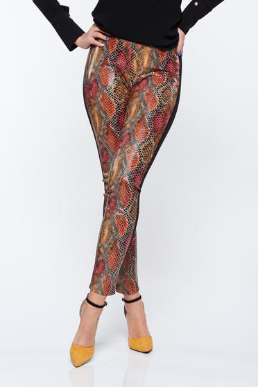 Pantaloni PrettyGirl maro cu talie medie cu un croi mulat
