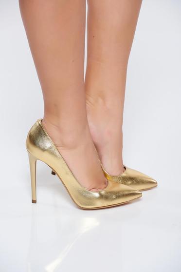 Pantofi stiletto aurii din piele naturala cu toc inalt cu varful usor ascutit