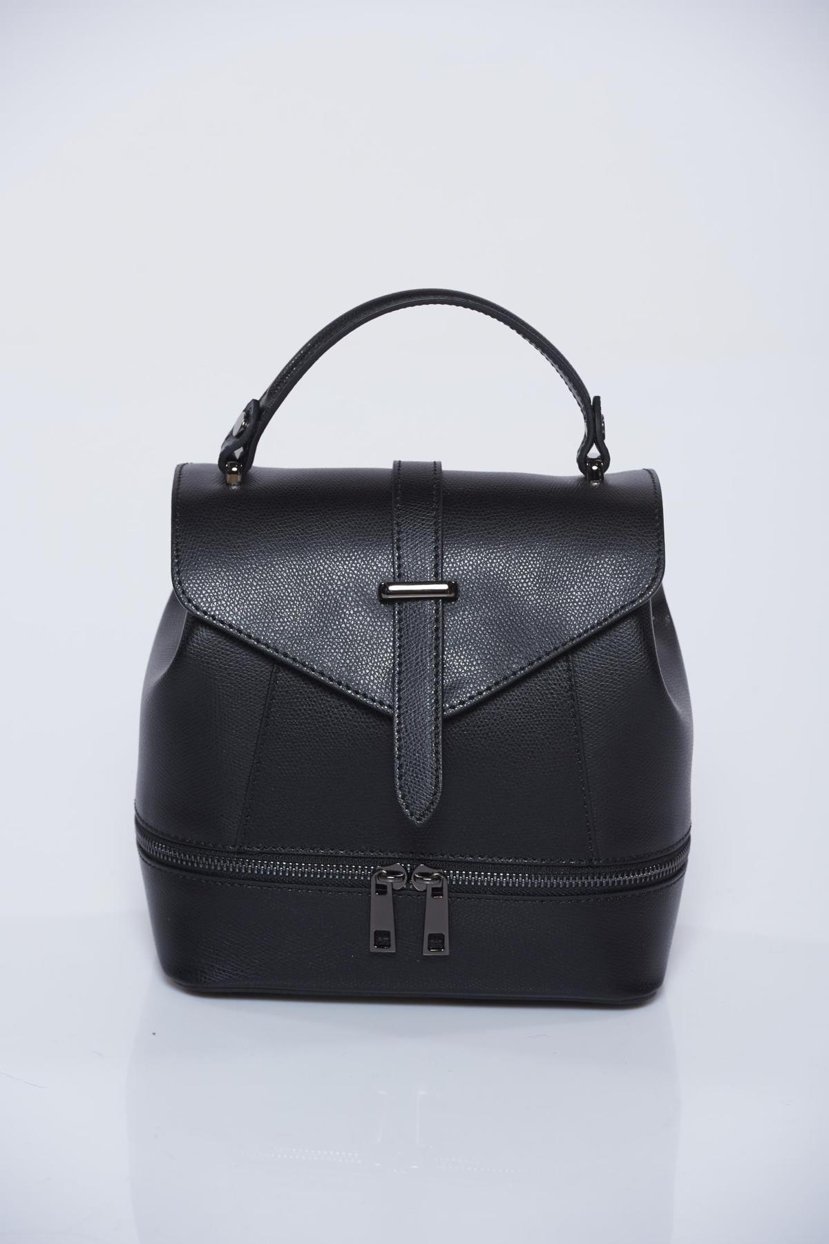 Rucsac negru din piele naturala accesorizat cu fermoar