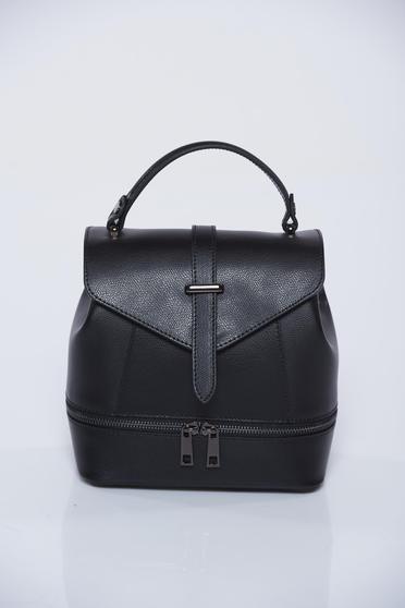 Rucsac negru din piele naturala accesorizat cu fermoar