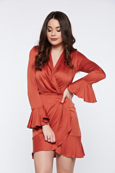 Rochie PrettyGirl maro petrecuta din material satinat cu decolteu in v