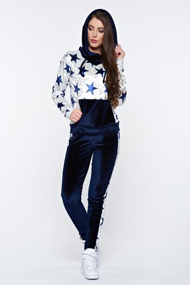Set alb casual din 2 piese din catifea cu imprimeuri grafice