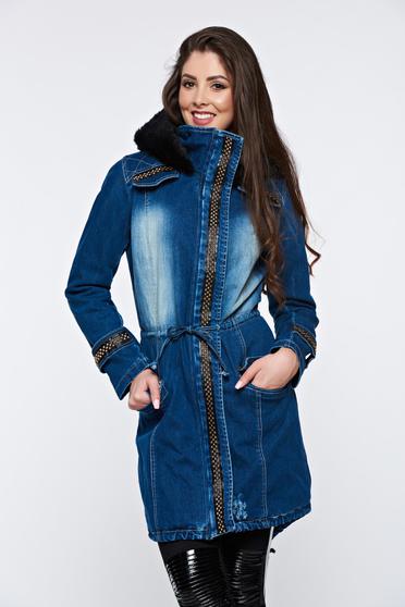 Geaca albastra Ocassion casual din denim imblanita cu aplicatii cu tinte