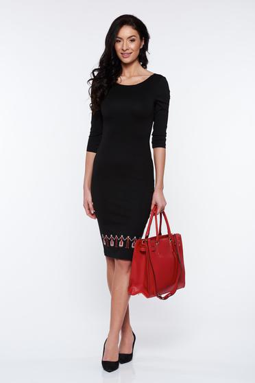 Rochie StarShinerS neagra office brodata tip creion cu maneci trei-sferturi Rochie StarShinerS neagra office brodata tip creion cu maneci trei-sferturi