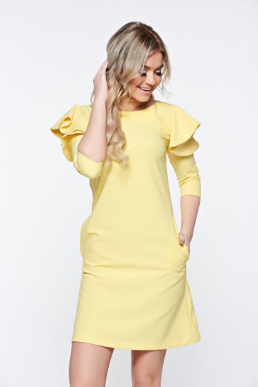 Rochie LaDonna galbena cu croi larg cu volanase la maneca