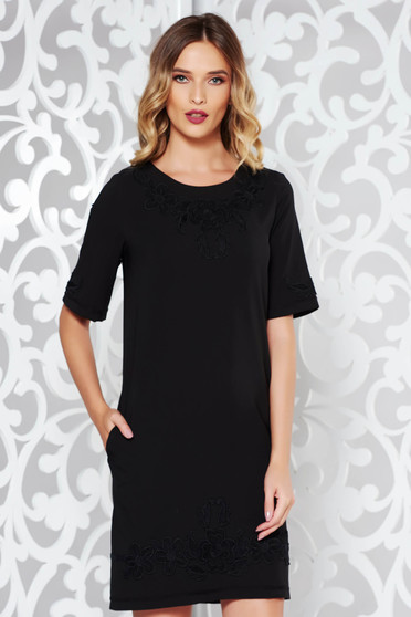 Rochie LaDonna neagra eleganta cu insertii de broderie cu buzunare