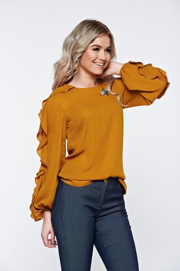 Bluza dama LaDonna mustarie eleganta din material vaporos accesorizata cu brosa