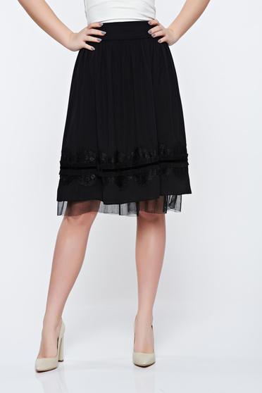Fusta LaDonna neagra eleganta in clos cu aplicatii de dantela
