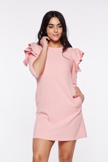 Rochie LaDonna rosa cu croi larg cu volanase la maneca