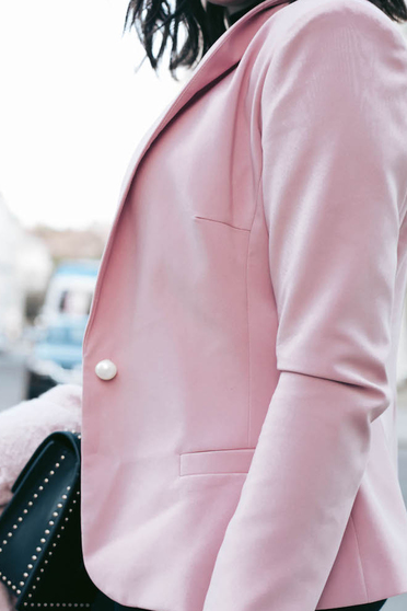 Sacou LaDonna rosa basic cambrat din material fin la atingere captusit pe interior