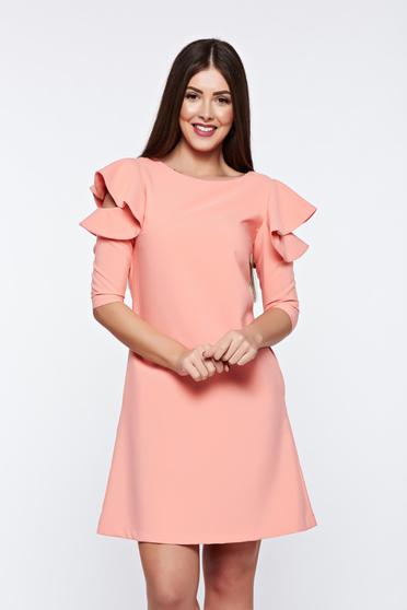 Rochie LaDonna piersica cu croi larg cu volanase la maneca