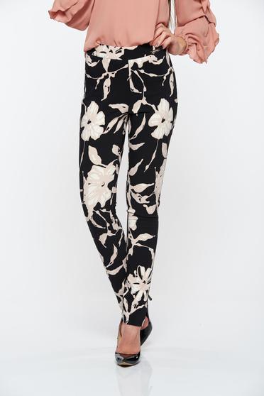 poze cu Pantaloni PrettyGirl negri conici din material elastic cu talie medie