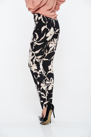 poze cu Pantaloni PrettyGirl negri conici din material elastic cu talie medie
